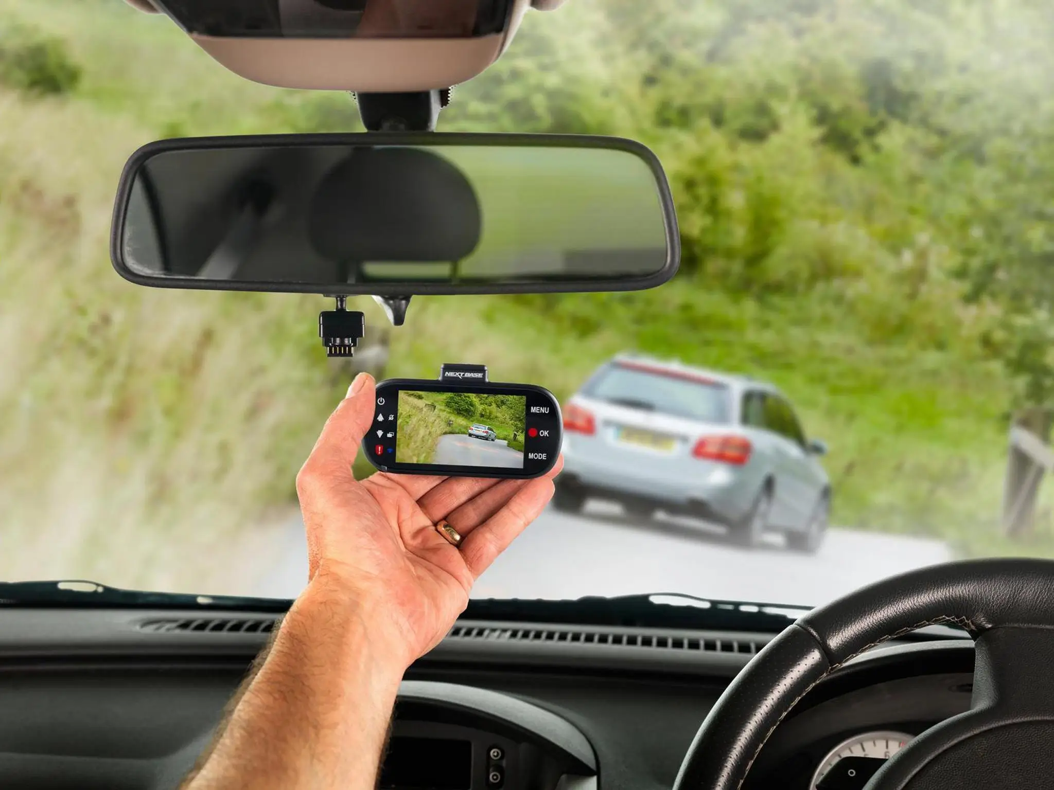 removing a dash cam from its mounting on the windscreen removing a dash cam from its mounting on the windscreen